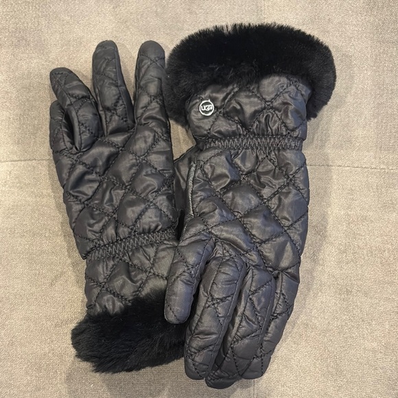 UGG Black Quilted Fur-Trimmed Gloves - Picture 1 of 3